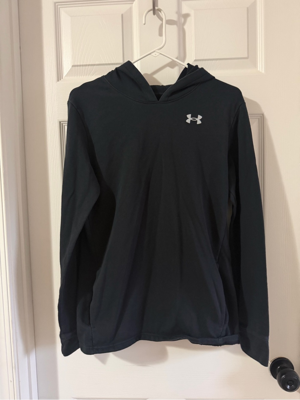 Under Armour Boys XL Black Hooded Performance Long Sleeve Tee
